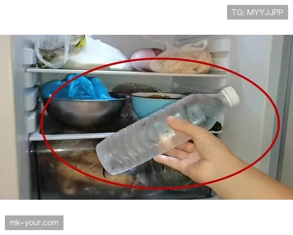 王昶家的冰箱里塞满了能量饮料，连矿泉水都得排队